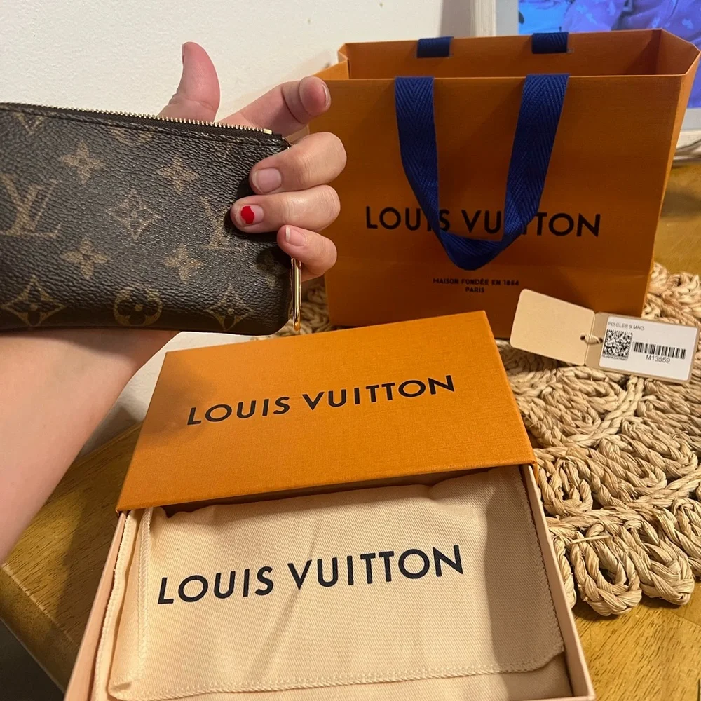 Louis Vuitton Monogram Key Holder - Brown and Gold - Picture 7 of 10